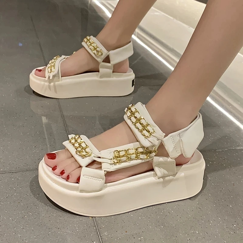 022 Summer Soft Leather Velcro Thick Bottom Sandals Ladies Hook & Loop Casual Shoes Open Toe Women Metal Chain Platform Sandals
022 Summer Soft Leather Velcro Thick Bottom Sandals Ladies Hook & Loop Casual Shoes Open Toe Women Metal Chain Platform Sandals