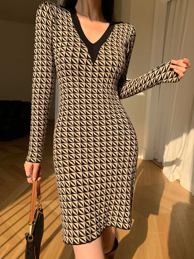 Checkerboard V-Neck Knit Dress with Waist Wrap to Show Slim Mid length Wool Dress Long Sleeve Contrast Wrap Hip Skirt
Checkerboard V-Neck Knit Dress with Waist Wrap to Show Slim Mid length Wool Dress Long Sleeve Contrast Wrap Hip Skirt