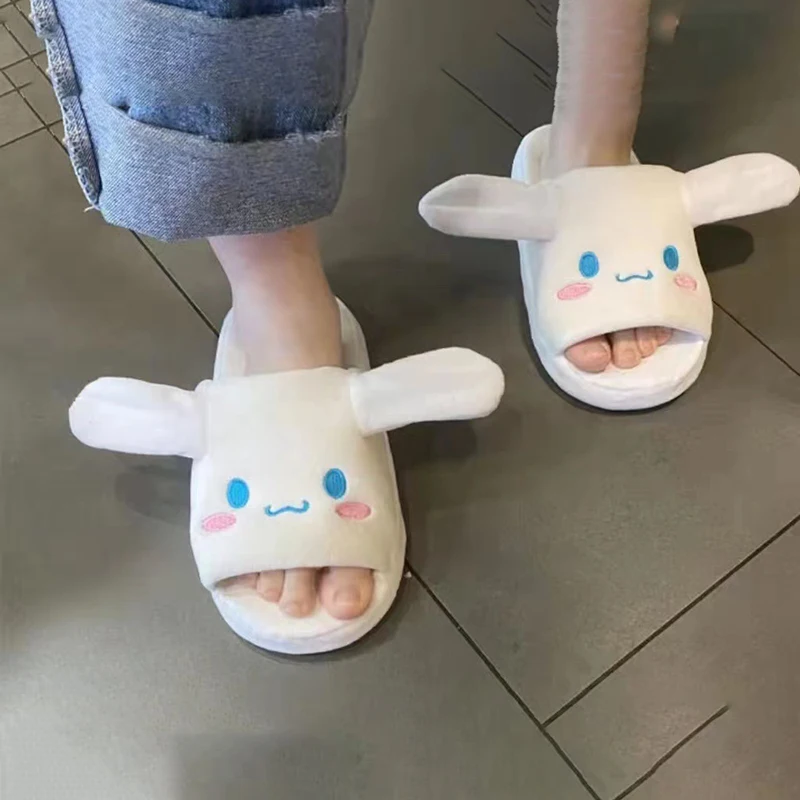 Симпатичные Мультяшные плюшевые хлопковые тапочки Sanrio, удобные милые зимние теплые тапочки в коричнике, рождественские креативные подарки...
Симпатичные Мультяшные плюшевые хлопковые тапочки Sanrio, удобные милые зимние теплые тапочки в коричнике, рождественские креативные подарки...