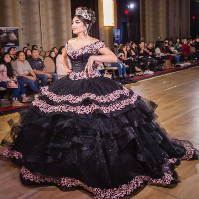 Luxury Princess Ball Gown Quinceanera Dresses 2022 Sweet 16 Party Pageant Lace Tiered Tulle V Neck Corset vestidos de 15 años
Luxury Princess Ball Gown Quinceanera Dresses 2022 Sweet 16 Party Pageant Lace Tiered Tulle V Neck Corset vestidos de 15 años