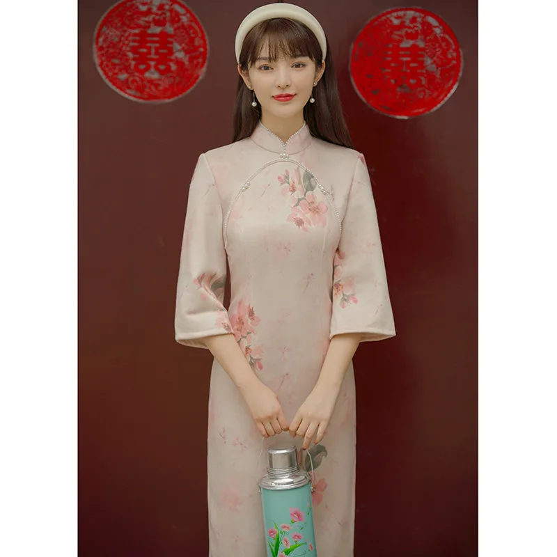 Chinese Style Cheongsam Young Simple Elegant Retro Chinese Style Modern Long Qipao High-end Oriental Party Floral Pearl Dress
Chinese Style Cheongsam Young Simple Elegant Retro Chinese Style Modern Long Qipao High-end Oriental Party Floral Pearl Dress