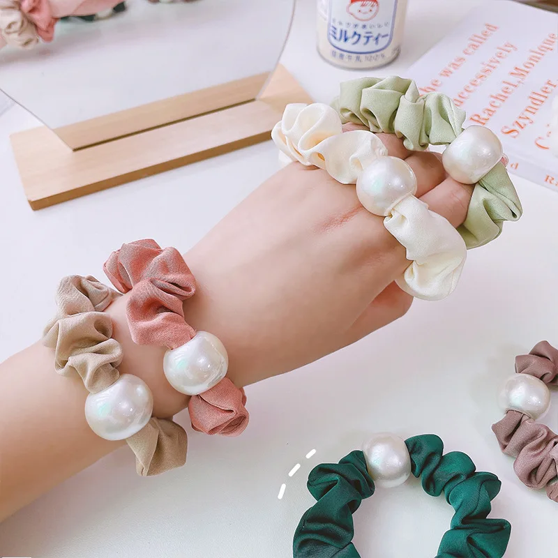 French Retro Large Pearl Large Intestine Hair Ring Rubber Band for Bun Haircut Simple Silk Headband Hair Accessories Hair Rope
French Retro Large Pearl Large Intestine Hair Ring Rubber Band for Bun Haircut Simple Silk Headband Hair Accessories Hair Rope