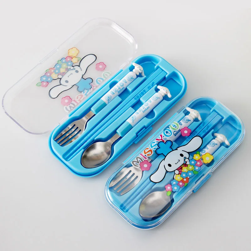 Sanrioed My Melody Purin Cinnamoroll Kittly Kuromi Ложка Вилка палочки портативные Kawaii милый детский набор столовых приборов игрушка подарок 15 см
Sanrioed My Melody Purin Cinnamoroll Kittly Kuromi Ложка Вилка палочки портативные Kawaii милый детский набор столовых приборов игрушка подарок 15 см