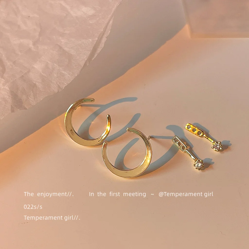 Copper Micro-Set Zircon One Two-Wear Earrings 925 Silver Needle Plated 14K Moon Ear Stud Female Korean Superior Ins Ear Jewelry
Copper Micro-Set Zircon One Two-Wear Earrings 925 Silver Needle Plated 14K Moon Ear Stud Female Korean Superior Ins Ear Jewelry