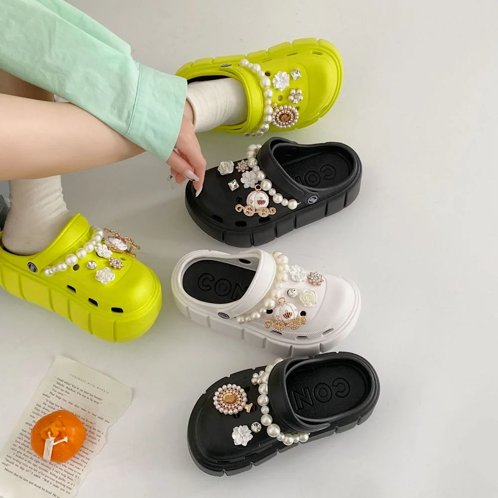 2022 Design Women Slippers Sandals Platform Clogs with Charms Slides Thick Sole EVA Flip Flops Comf Casual Summer Shoes Female
2022 Design Women Slippers Sandals Platform Clogs with Charms Slides Thick Sole EVA Flip Flops Comf Casual Summer Shoes Female