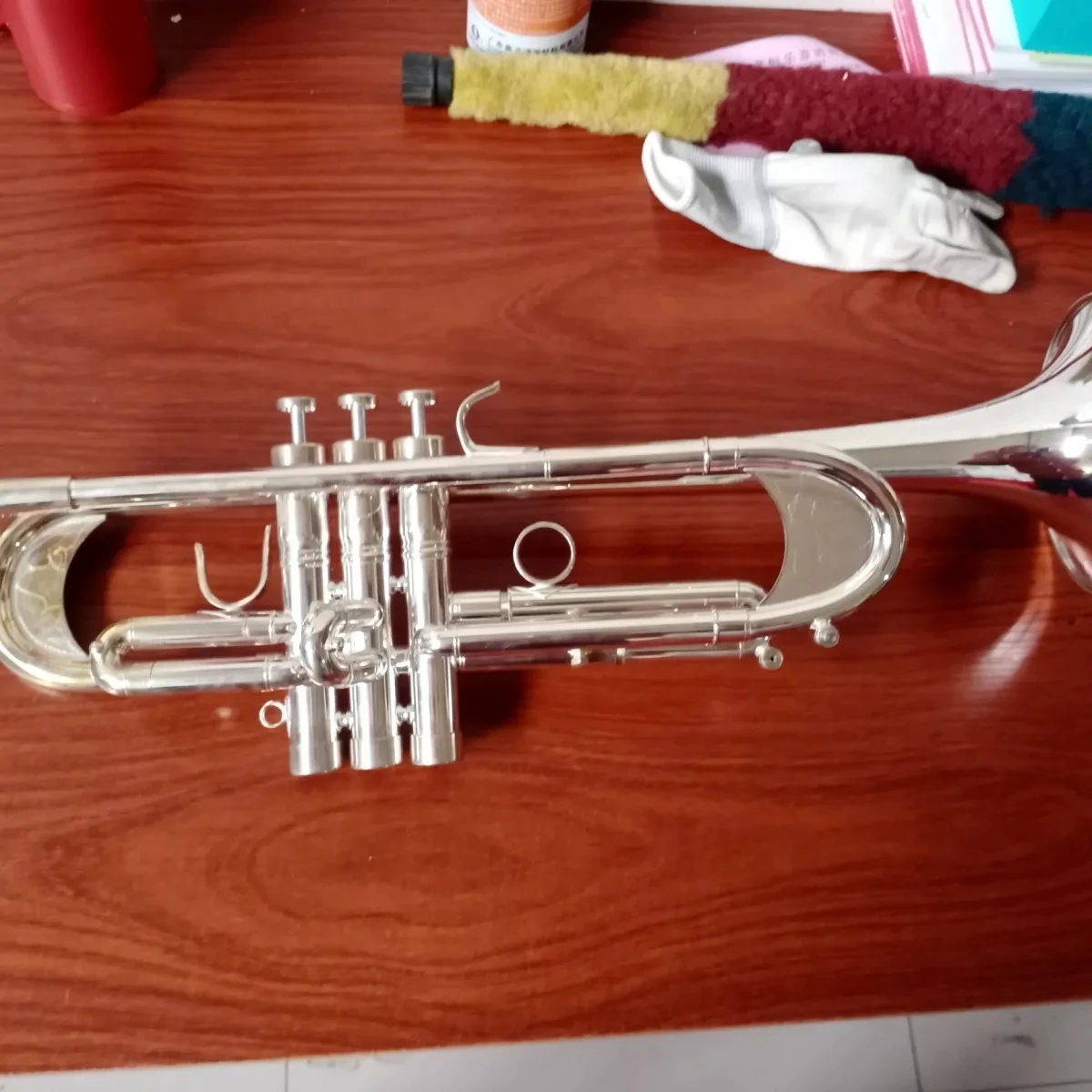 Professional small silver-plated brushed carved premium performance American brass instrument with bag 
Professional small silver-plated brushed carved premium performance American brass instrument with bag