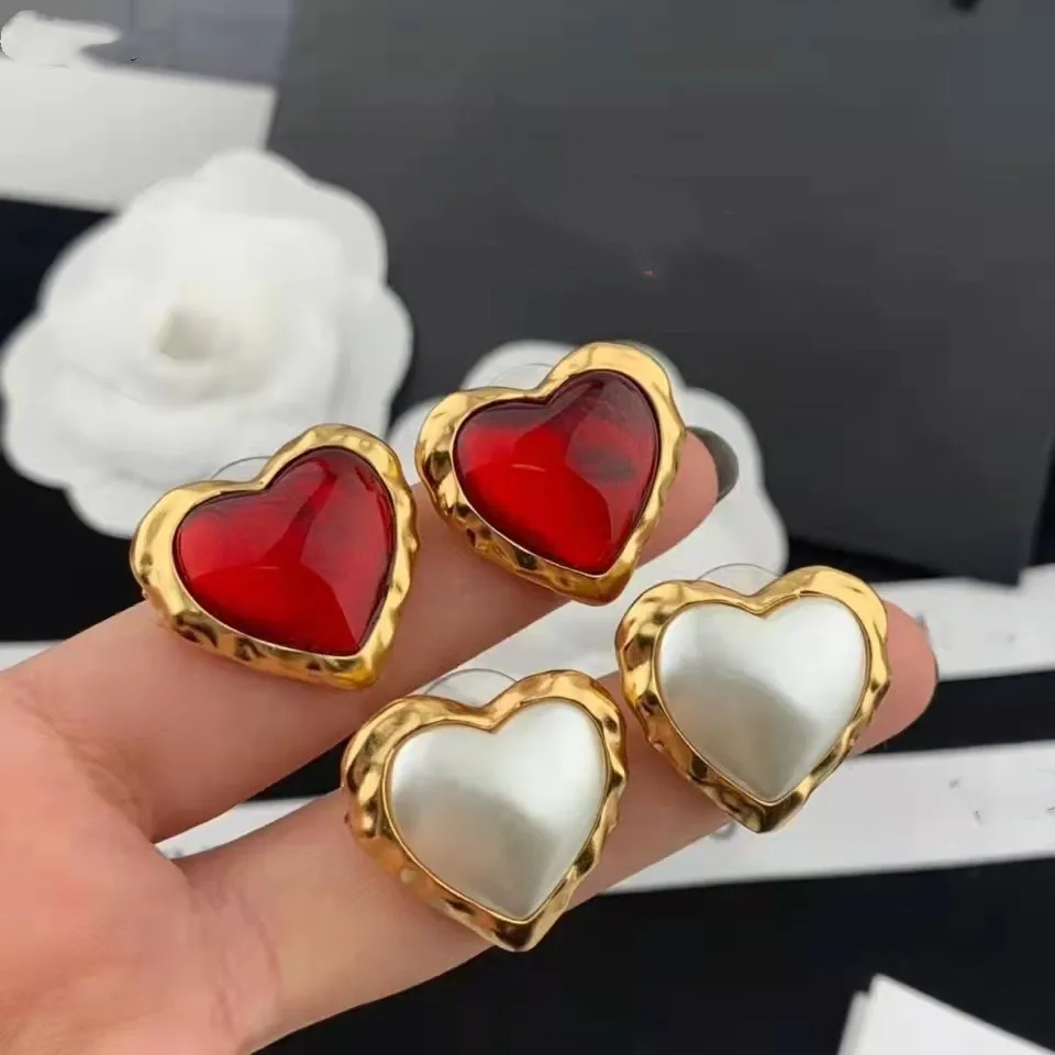 European and American fashion heart-shaped red white peach heart inlaid with Phnom Penh Earrings
European and American fashion heart-shaped red white peach heart inlaid with Phnom Penh Earrings