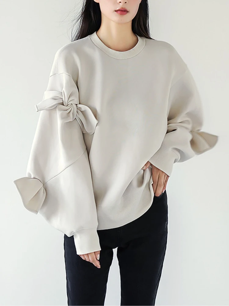2023 Autumn/Winter New Bow Tie O-Neck Loose Women Sweatshirt Casual Niche Design Pullover High Quality Casual Fashion Chic Tops
2023 Autumn/Winter New Bow Tie O-Neck Loose Women Sweatshirt Casual Niche Design Pullover High Quality Casual Fashion Chic Tops