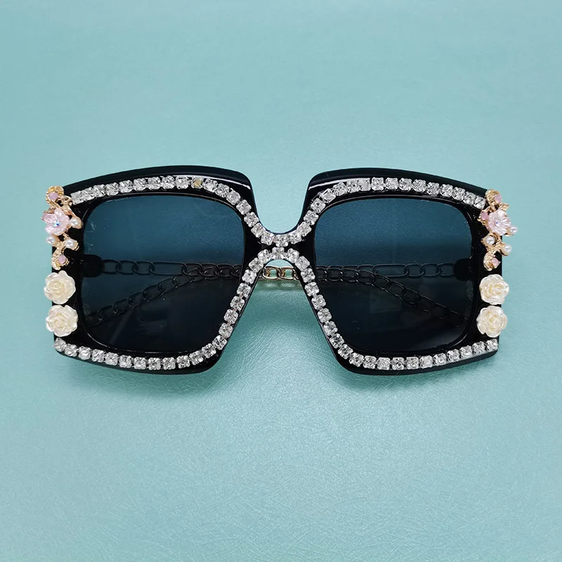 Большие солнцезащитные очки, модная оправа для очков с цветочной отделкой и бриллиантами, специально разработанные зеркальные декоративны...
Большие солнцезащитные очки, модная оправа для очков с цветочной отделкой и бриллиантами, специально разработанные зеркальные декоративны...