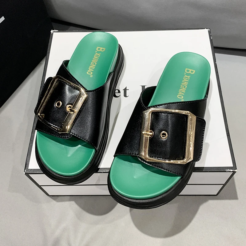 2022 New Casual Slippers Platform Luxury Slide Slippers Women's Summer Flat Heel Soft Sole Comfortable Round Toe Button Shoes
2022 New Casual Slippers Platform Luxury Slide Slippers Women's Summer Flat Heel Soft Sole Comfortable Round Toe Button Shoes
