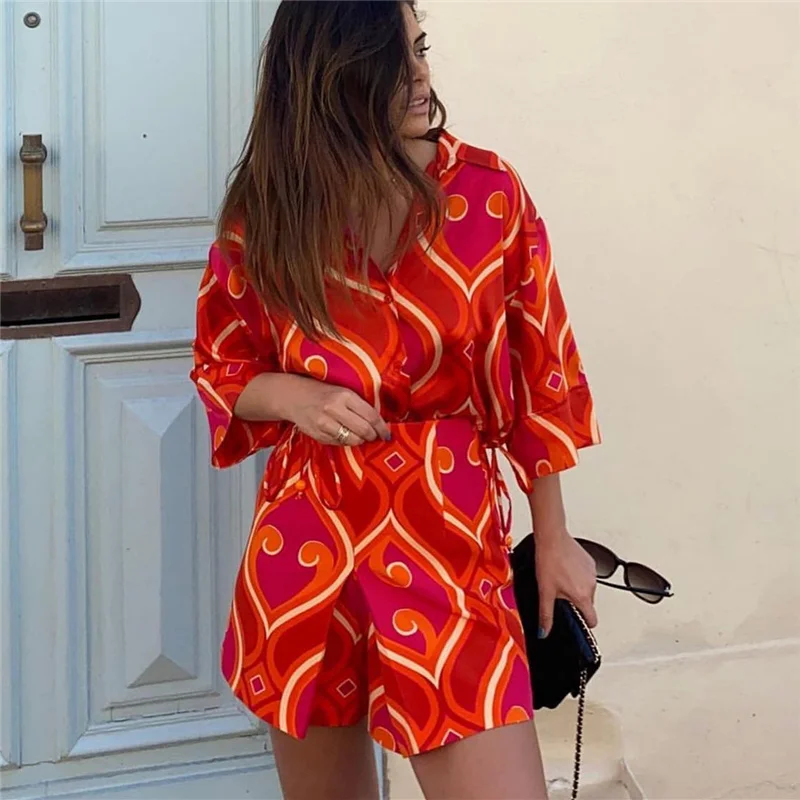 Woman Red Vintage Print Shirt Suits 2022 Summer Fashion Female Geometry Shirts 2 Pcs Sets Ladies Chic High Waisted Shorts Sets
Woman Red Vintage Print Shirt Suits 2022 Summer Fashion Female Geometry Shirts 2 Pcs Sets Ladies Chic High Waisted Shorts Sets