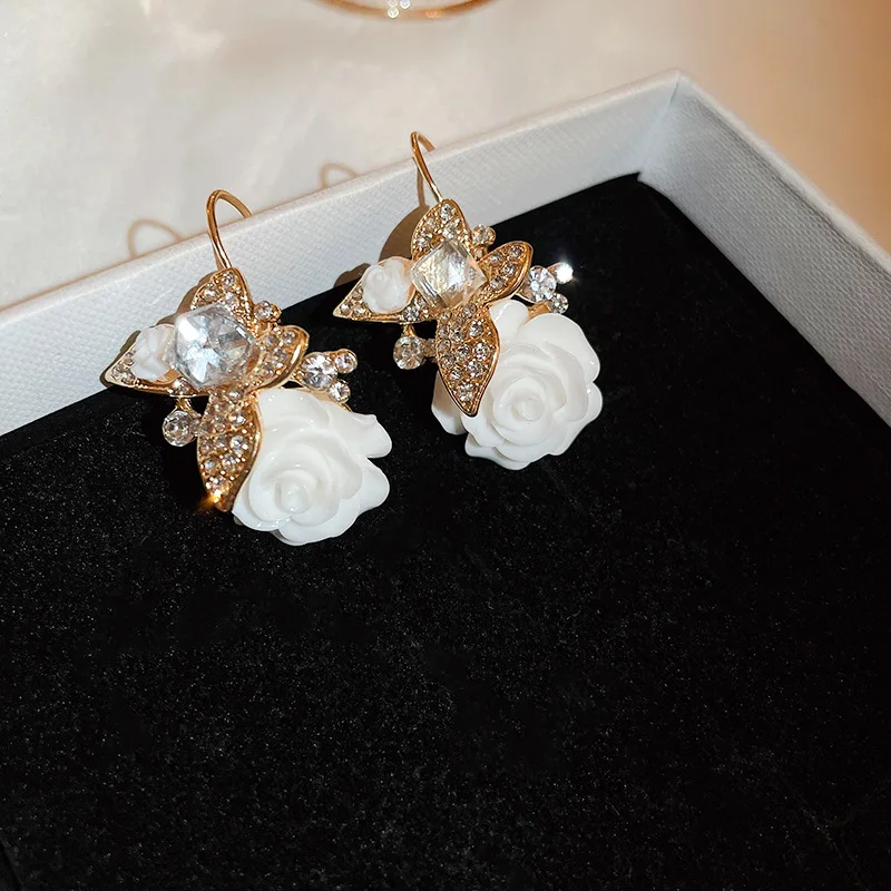 Minar Sweet White Color Resin Flower Drop Earrings for Women Lady Shinning Rhinestones Butterfly Pendant Earring Wedding Jewelry
Minar Sweet White Color Resin Flower Drop Earrings for Women Lady Shinning Rhinestones Butterfly Pendant Earring Wedding Jewelry
