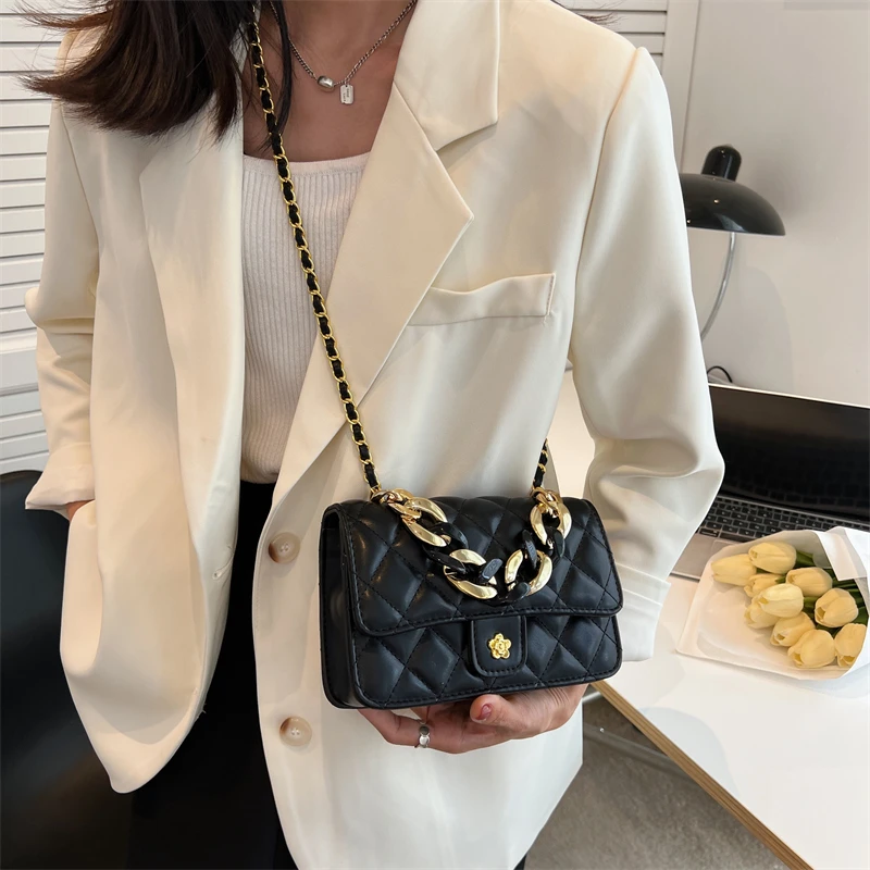 Designer High Quality Ladies Bag Chain One Shoulder Messenger Bag PU Tote Bag Fashion Small Square Bag Wallet
Designer High Quality Ladies Bag Chain One Shoulder Messenger Bag PU Tote Bag Fashion Small Square Bag Wallet