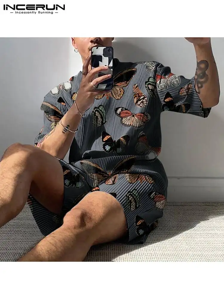 Men Printed Sets 2022 Summer Short Sleeve T Shirt & Shorts Two Pieces Sets Folds Loose Streetwear Men Casual Suits S-5XL INCERUN
Men Printed Sets 2022 Summer Short Sleeve T Shirt & Shorts Two Pieces Sets Folds Loose Streetwear Men Casual Suits S-5XL INCERUN