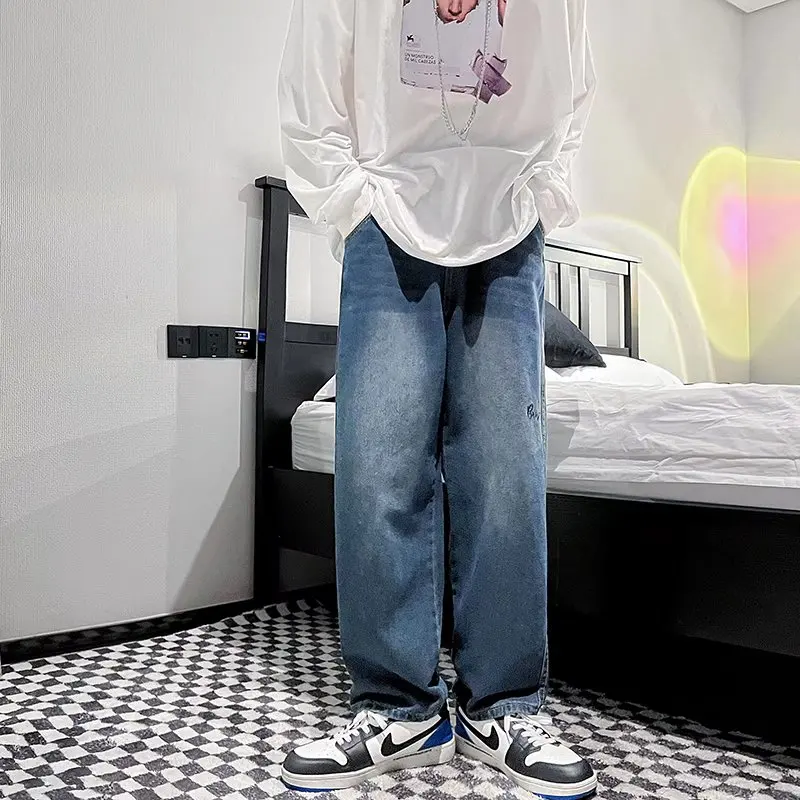 Do the old washed jeans national tide ins retro couple loose straight pants trousers men and women trend the same style
Do the old washed jeans national tide ins retro couple loose straight pants trousers men and women trend the same style