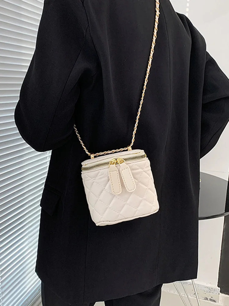 Роскошная дизайнерская сумка на плечо для женщин, трендовая однотонная сумка-мешок через плечо 2022, Новая модная женская дорожная сумка
Роскошная дизайнерская сумка на плечо для женщин, трендовая однотонная сумка-мешок через плечо 2022, Новая модная женская дорожная сумка