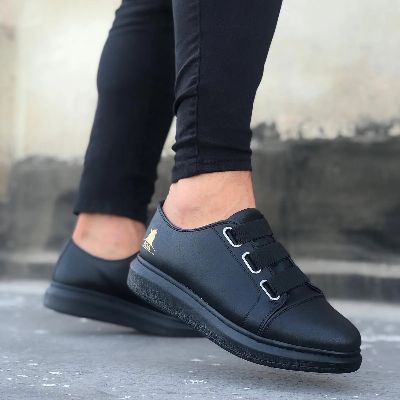 BOA Causal Men Shoes Black Color Thick Base 3 Band Original Design Brand New Model Young Style Elegant Fashion Spring summer BA0026
BOA Causal Men Shoes Black Color Thick Base 3 Band Original Design Brand New Model Young Style Elegant Fashion Spring summer BA0026