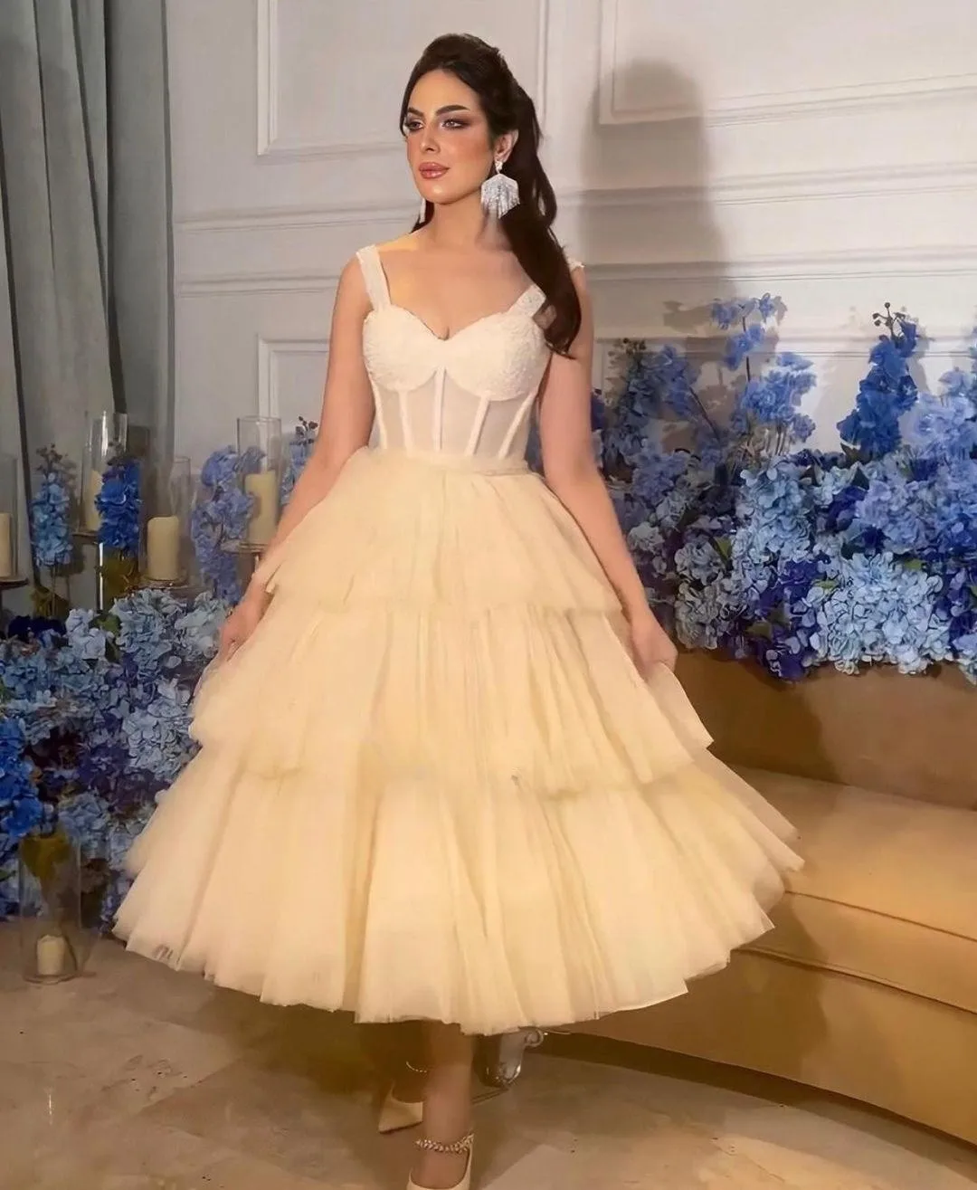 Vintage Sweetheart Sleeveless Prom Dresses Sequined Beaded Tiered Tulle Backless Tea Length Formal Party Dresses 
Vintage Sweetheart Sleeveless Prom Dresses Sequined Beaded Tiered Tulle Backless Tea Length Formal Party Dresses