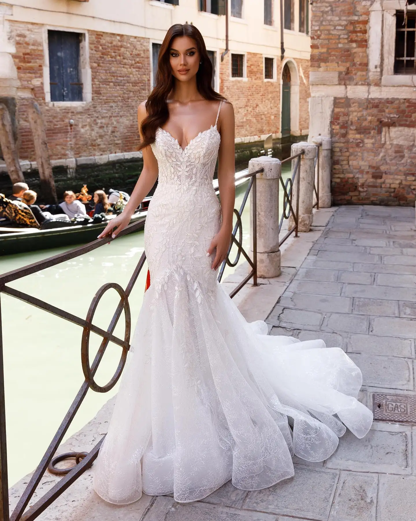 Luxury White Mermaid Wedding Dresses Lace Appliqued Sleeveless Bridal Gowns Charming Sweetheart Ruched Vestidos De Mariee
Luxury White Mermaid Wedding Dresses Lace Appliqued Sleeveless Bridal Gowns Charming Sweetheart Ruched Vestidos De Mariee