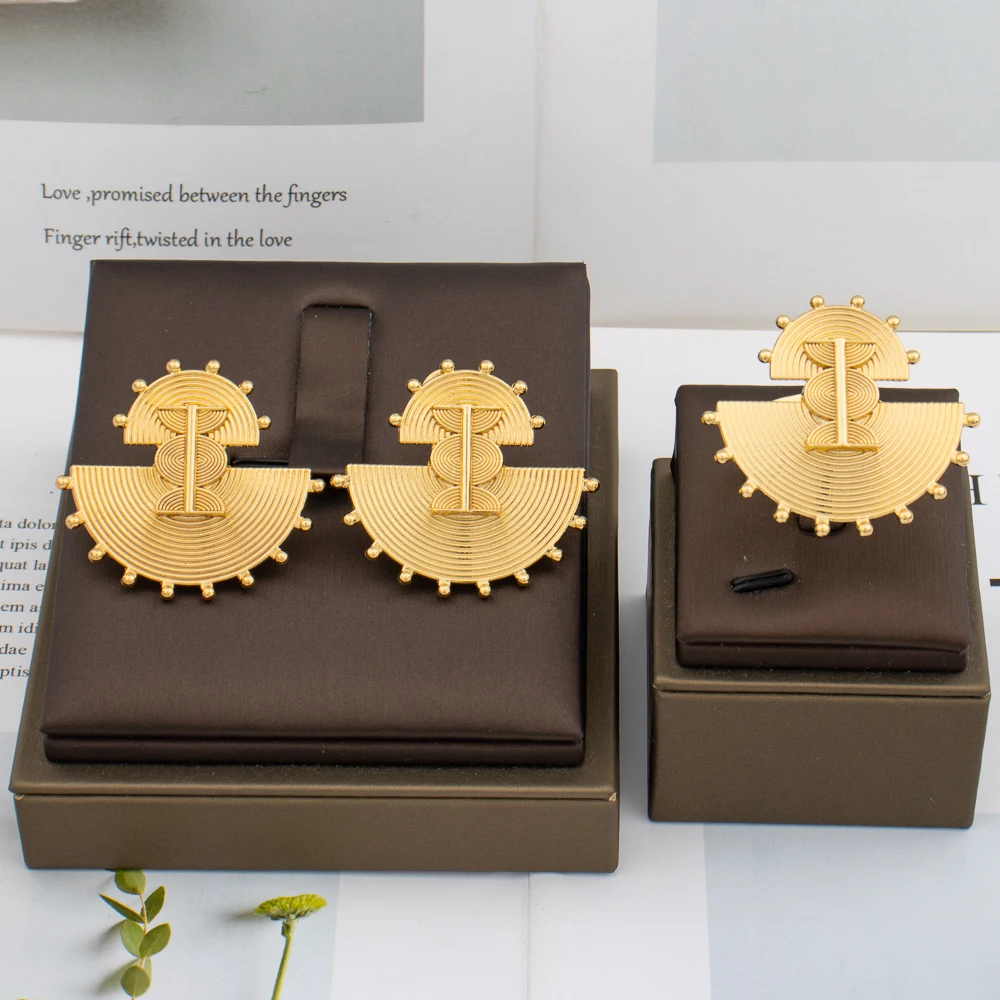 Dubai Gold Color Jewelry Sets for Women Indian Earrings Round Opening Finger Ring Nigeria Moroccan Engagement Bridal Jewelry
Dubai Gold Color Jewelry Sets for Women Indian Earrings Round Opening Finger Ring Nigeria Moroccan Engagement Bridal Jewelry