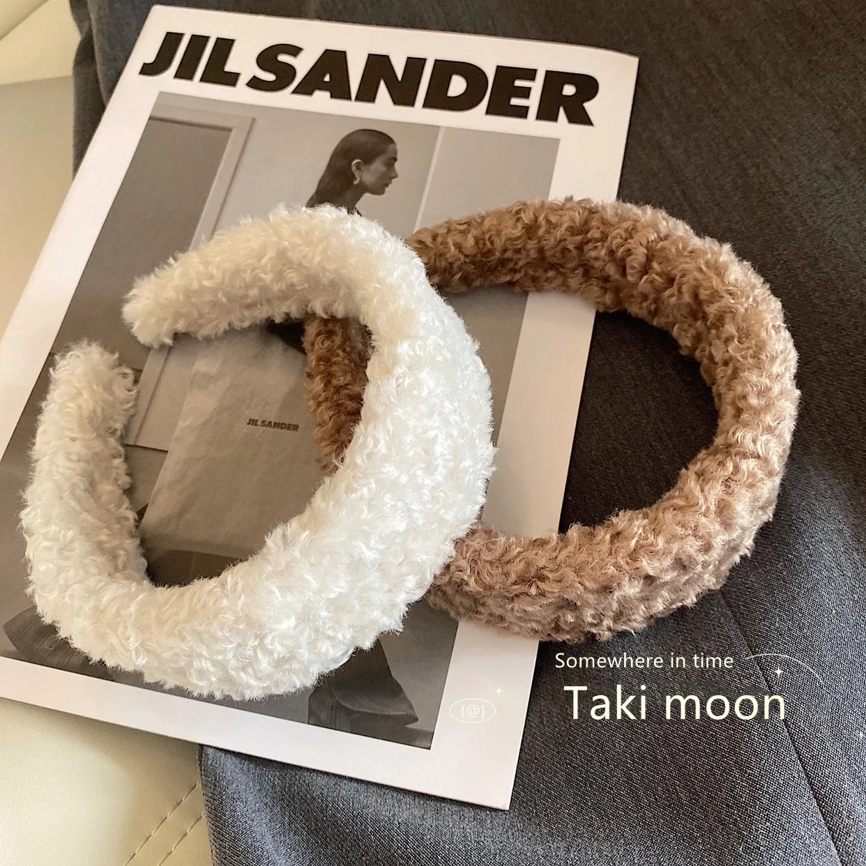Autumn And Winter Girls Solid Color Korean Version Wide-brimmed Headband Plush Curly Headband Lamb Hair With Broken Hair
Autumn And Winter Girls Solid Color Korean Version Wide-brimmed Headband Plush Curly Headband Lamb Hair With Broken Hair