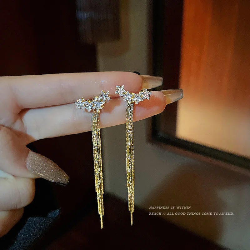 Korean Style Elegant Tassel Clear Crystal Star Drop Earrings Women Fashion Party Popular Minimalist Jewelry Piercing Ear e244
Korean Style Elegant Tassel Clear Crystal Star Drop Earrings Women Fashion Party Popular Minimalist Jewelry Piercing Ear e244