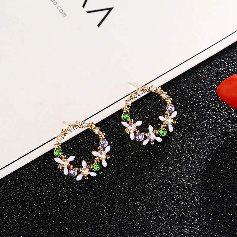 S925 Silvers 2022 New Trend Short Flower Stud Earrings Female Diamonds Earrings Sweet Exquisite Wholesale Jewellery for Women
S925 Silvers 2022 New Trend Short Flower Stud Earrings Female Diamonds Earrings Sweet Exquisite Wholesale Jewellery for Women