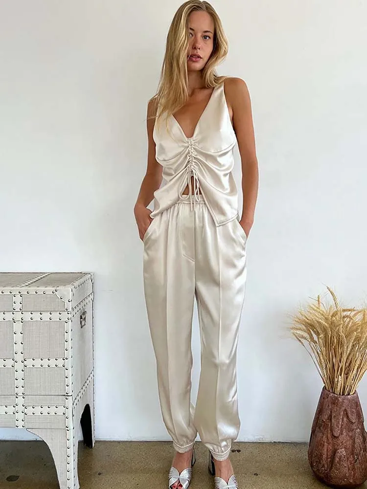 Summer New Long Pants Suits White Casual Shirring Suspender Trousers Two Piece Set Women Outfit Satin V Neck Vest 2 Pieces Set
Summer New Long Pants Suits White Casual Shirring Suspender Trousers Two Piece Set Women Outfit Satin V Neck Vest 2 Pieces Set