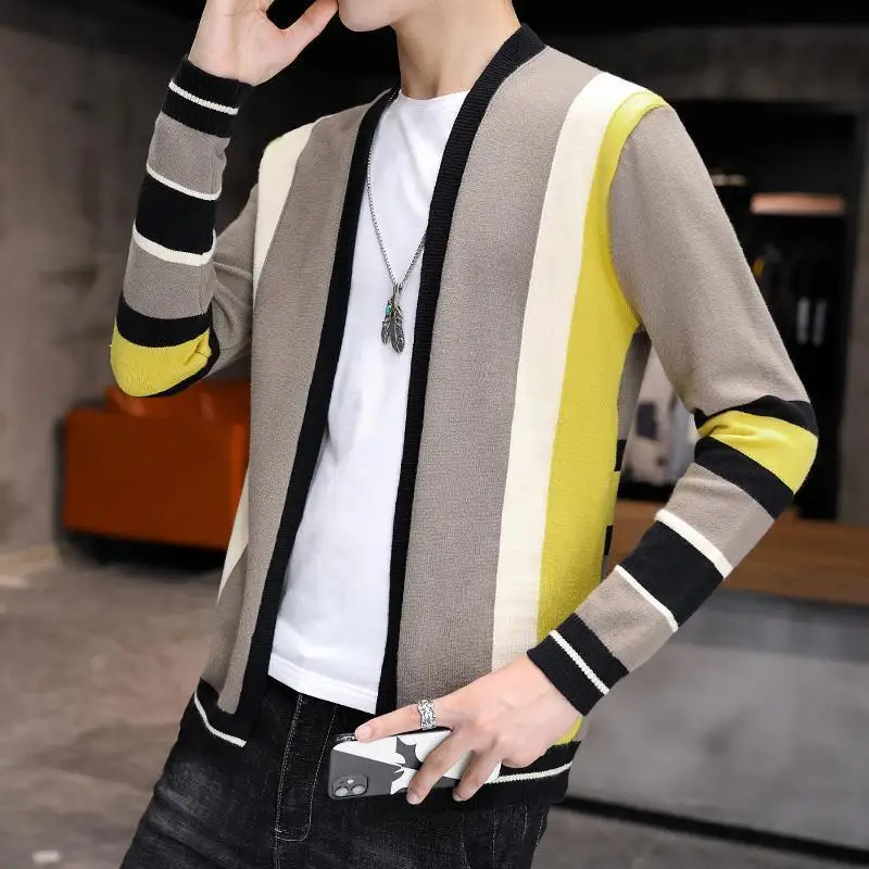 Мужской однобортный Кардиган с длинным рукавом и V-образным вырезом
Мужской однобортный Кардиган с длинным рукавом и V-образным вырезом