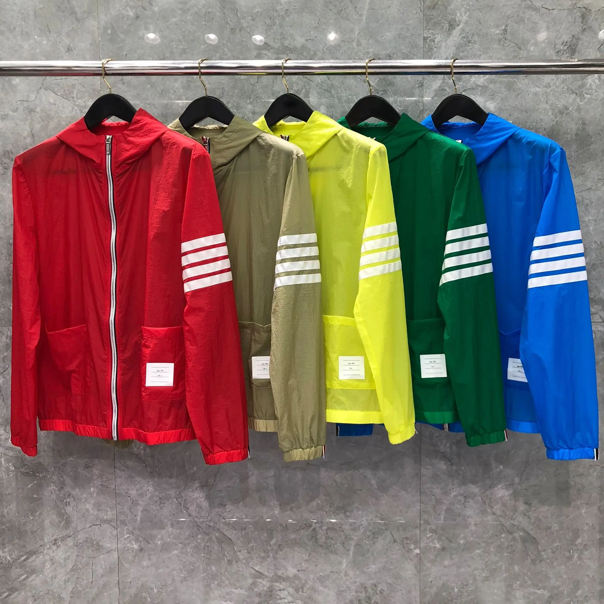 TB Jersey Man's Windbreaker Fashion New Jacket Men Women Striped UV Sun-Protective Outdoor Coats Thin Color Skin Causal Coat
TB Jersey Man's Windbreaker Fashion New Jacket Men Women Striped UV Sun-Protective Outdoor Coats Thin Color Skin Causal Coat