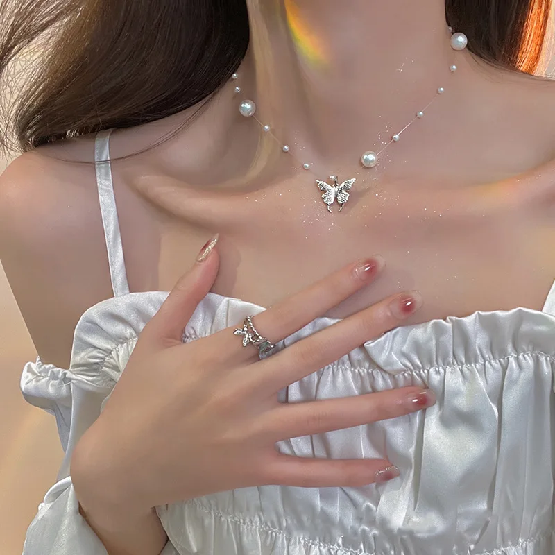 

Korean fashion pearl butterfly female light luxury niche design sense of senior ladies collarbone chain necklace choker