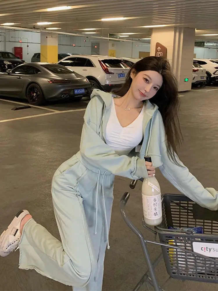 Jogging Suits Women's Lazy Style Spring New Sweater Short Jacket Loose Casual Sports Trousers Two-piece Polyester Sweat Suits
Jogging Suits Women's Lazy Style Spring New Sweater Short Jacket Loose Casual Sports Trousers Two-piece Polyester Sweat Suits