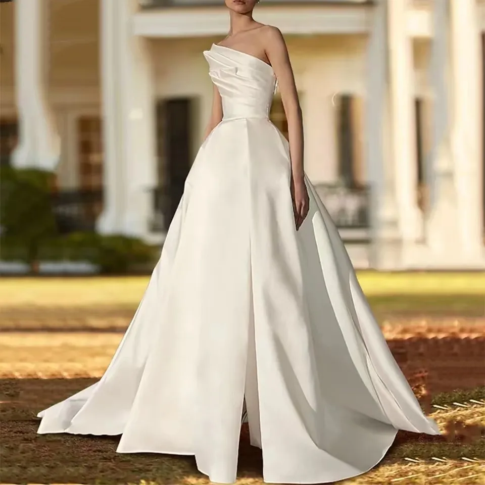 Женское атласное платье с одним открытым плечом, без рукавов
Женское атласное платье с одним открытым плечом, без рукавов