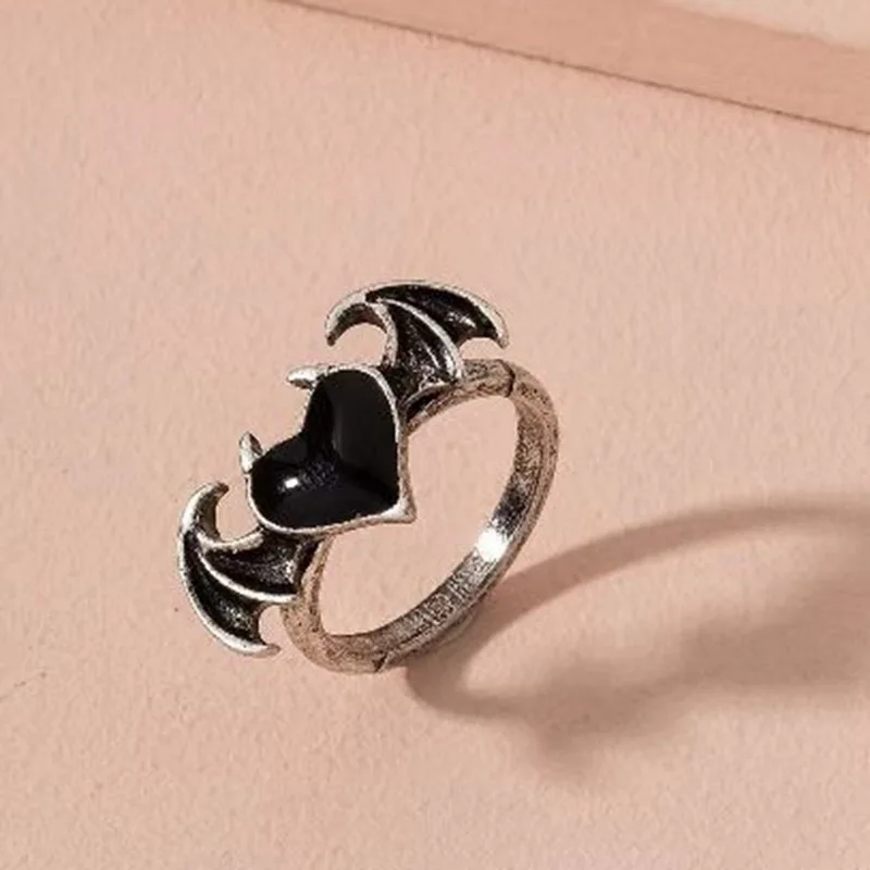 Retro Angel Wings Black Heart Rings For Women Fashion Gradient Crystal Zircon Cutout Double Heart Open Rings Finger Jewelry Gift
Retro Angel Wings Black Heart Rings For Women Fashion Gradient Crystal Zircon Cutout Double Heart Open Rings Finger Jewelry Gift