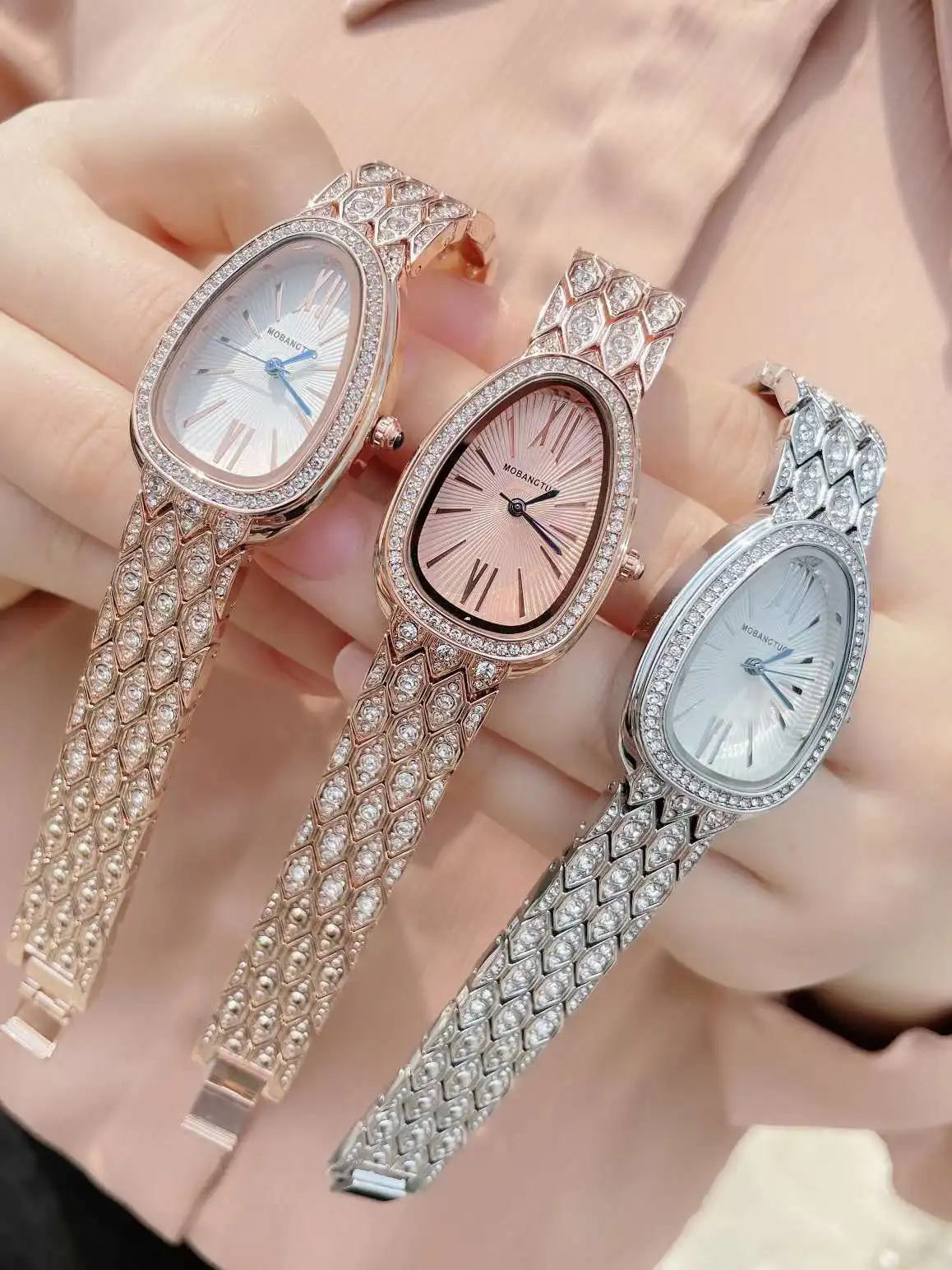 Mobangtuo Women Quartz Watch Luxury Diamond Dial Iced Out Zircon Bezel Ladies Classic Brand Snake Wristwatch for Dropshipping
Mobangtuo Women Quartz Watch Luxury Diamond Dial Iced Out Zircon Bezel Ladies Classic Brand Snake Wristwatch for Dropshipping