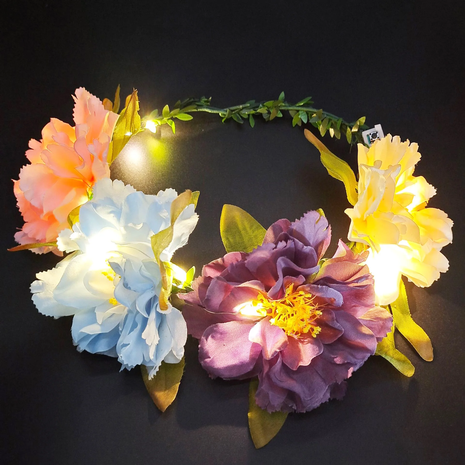 LED Flower Crown Wreath Glowing Garland Light Up Floral Headband Luminous Flower Garland Party Accessories for Women Girls
LED Flower Crown Wreath Glowing Garland Light Up Floral Headband Luminous Flower Garland Party Accessories for Women Girls