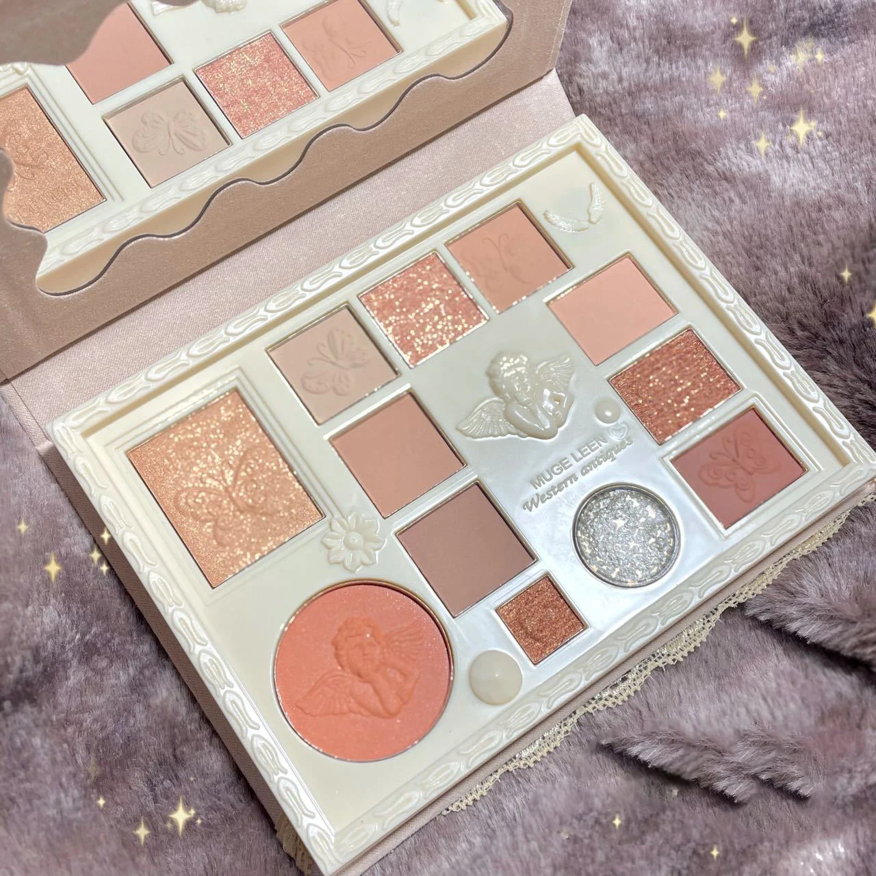 Fashion Eyeshadow Palette 12 Colors Matte EyeShadow Lace Style Palette Glitter Eye Shadow MakeUp Nude MakeUp Set Korea Cosmetics
Fashion Eyeshadow Palette 12 Colors Matte EyeShadow Lace Style Palette Glitter Eye Shadow MakeUp Nude MakeUp Set Korea Cosmetics