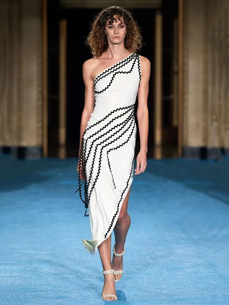 DEIVE TEGER New Women Striped Sexy Sleeveless One Shoulder Asymmetric Bandage Dress Elegant Celebrity Party Dress Vestidos
DEIVE TEGER New Women Striped Sexy Sleeveless One Shoulder Asymmetric Bandage Dress Elegant Celebrity Party Dress Vestidos