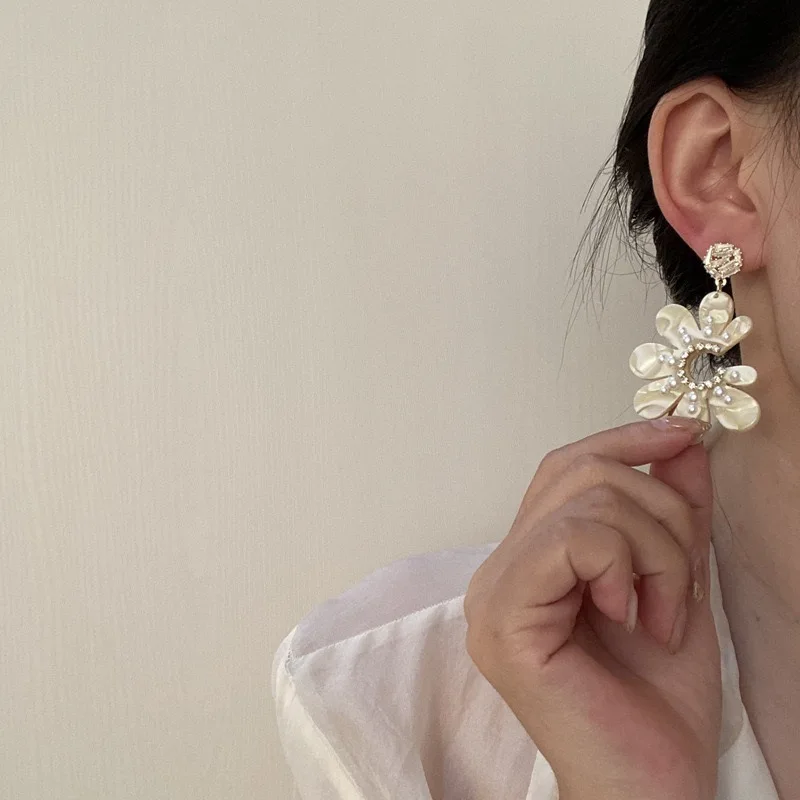 2022 Korean Chic Big Simple Acrylic Resin Flower Dangle Earrings Party Wedding Jewelry
2022 Korean Chic Big Simple Acrylic Resin Flower Dangle Earrings Party Wedding Jewelry