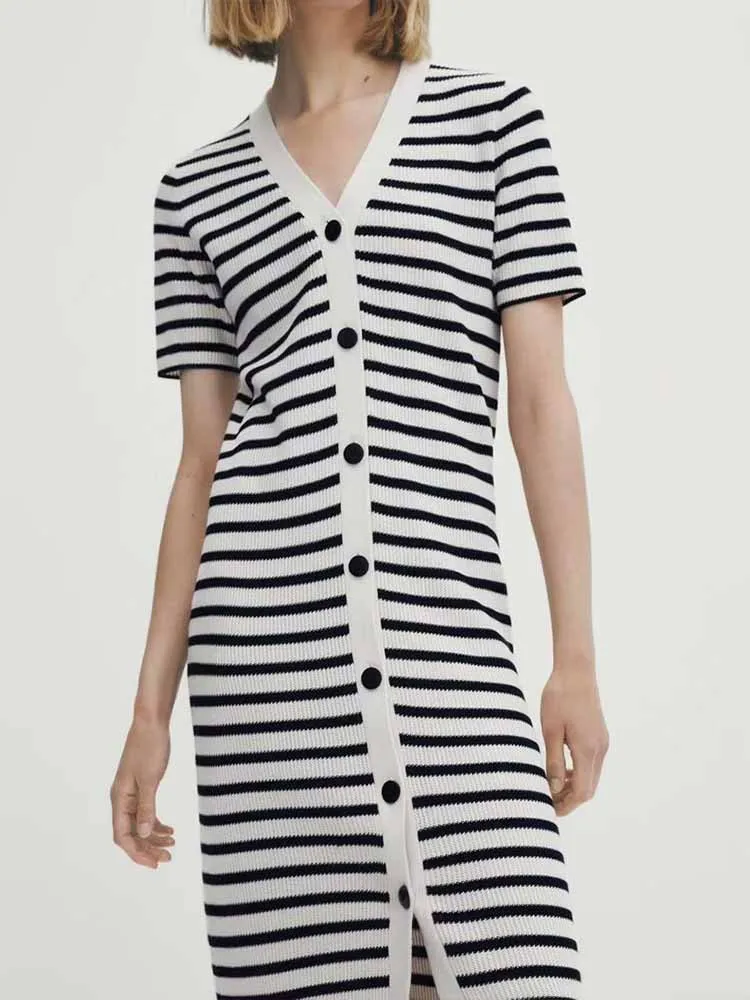 Women 2023 New Chic Fashion Button-up decoration stripe Slim Midi Dress Vintage V Neck Short Sleeve Female Dresses robe Mujer
Women 2023 New Chic Fashion Button-up decoration stripe Slim Midi Dress Vintage V Neck Short Sleeve Female Dresses robe Mujer
