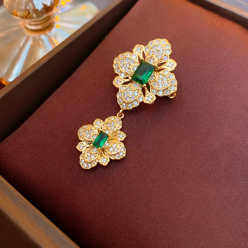 Luxury Micro Pave Flower Fashion Brooches For Women Personality New Style Jewelry Brooch Pins 
Luxury Micro Pave Flower Fashion Brooches For Women Personality New Style Jewelry Brooch Pins