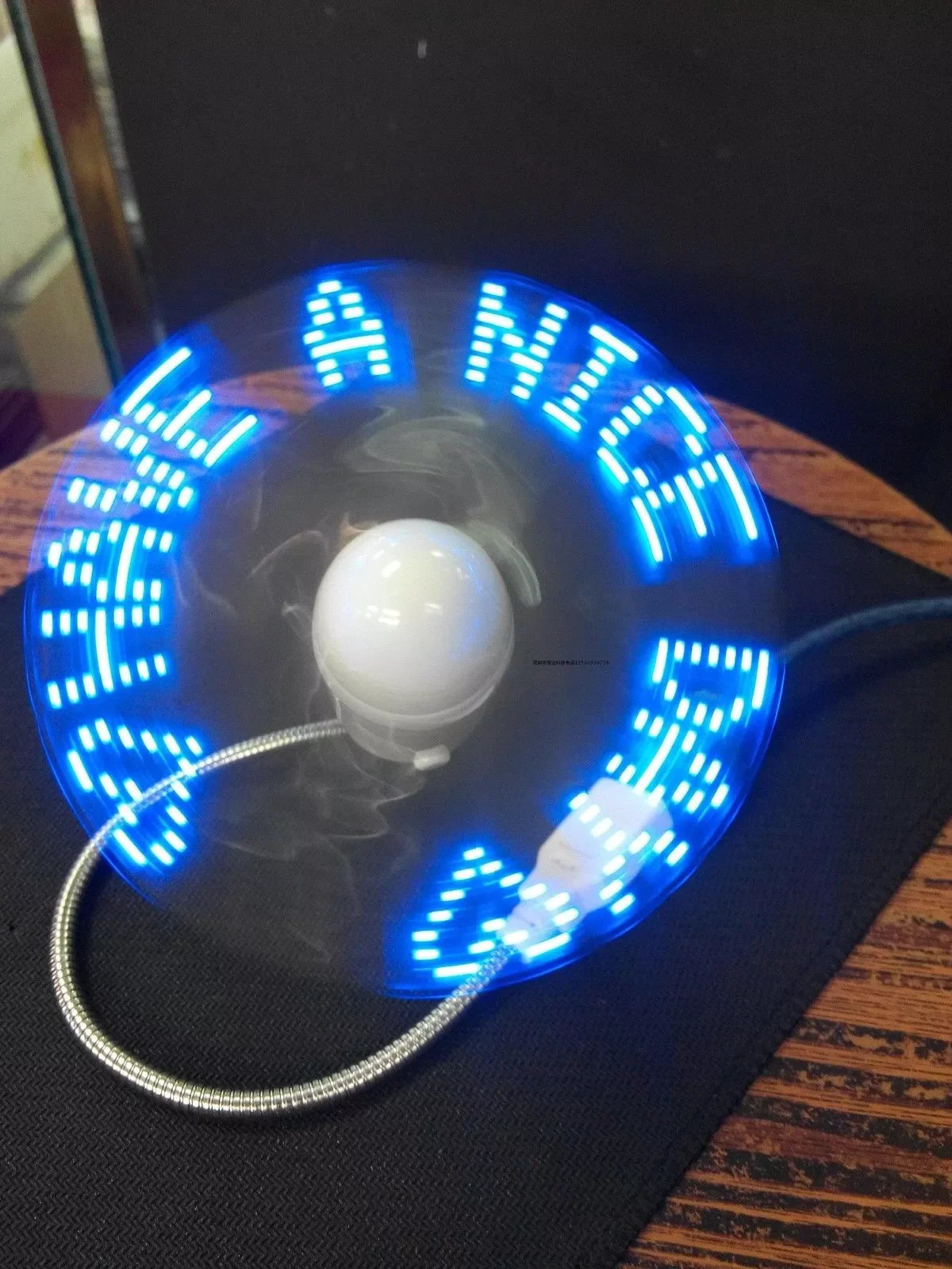 Blue Durable Adjustable USB Gadget Mini Flexible LED Light USB Fan Time Clock Desktop Clock Cool Gadget Time Display
Blue Durable Adjustable USB Gadget Mini Flexible LED Light USB Fan Time Clock Desktop Clock Cool Gadget Time Display