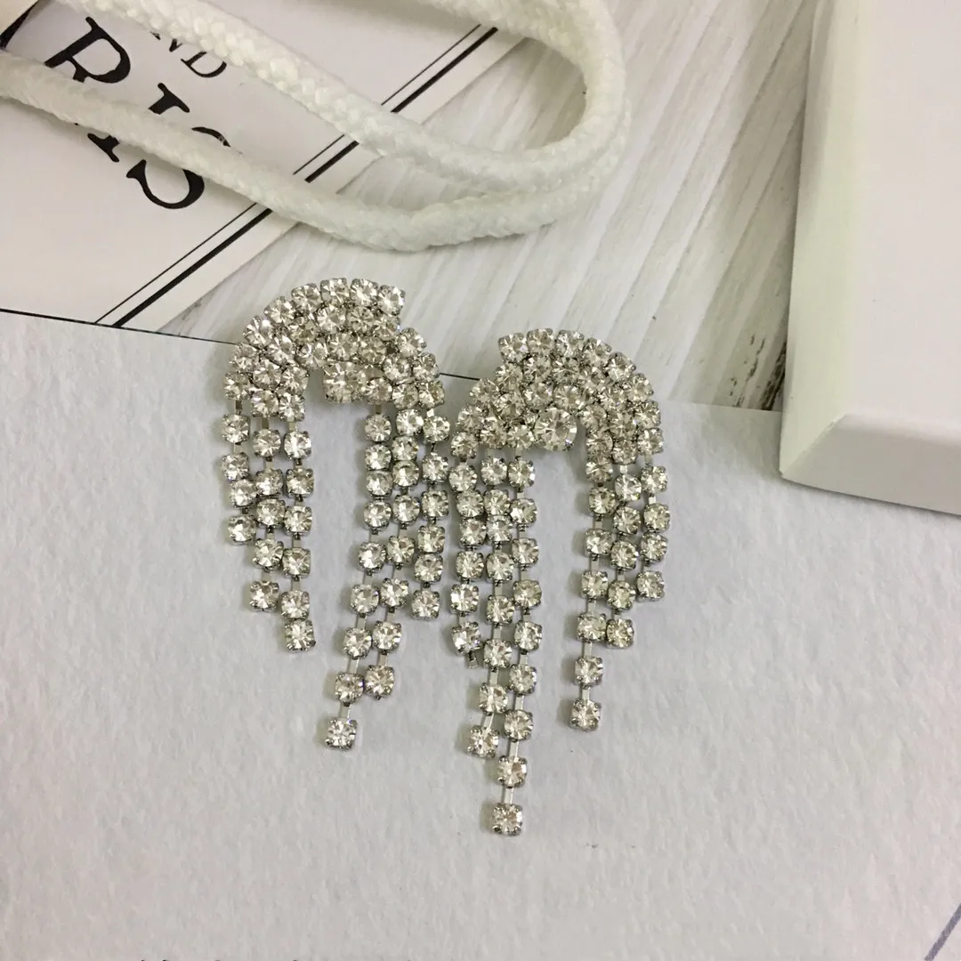 European and American popular short tassel earrings
European and American popular short tassel earrings