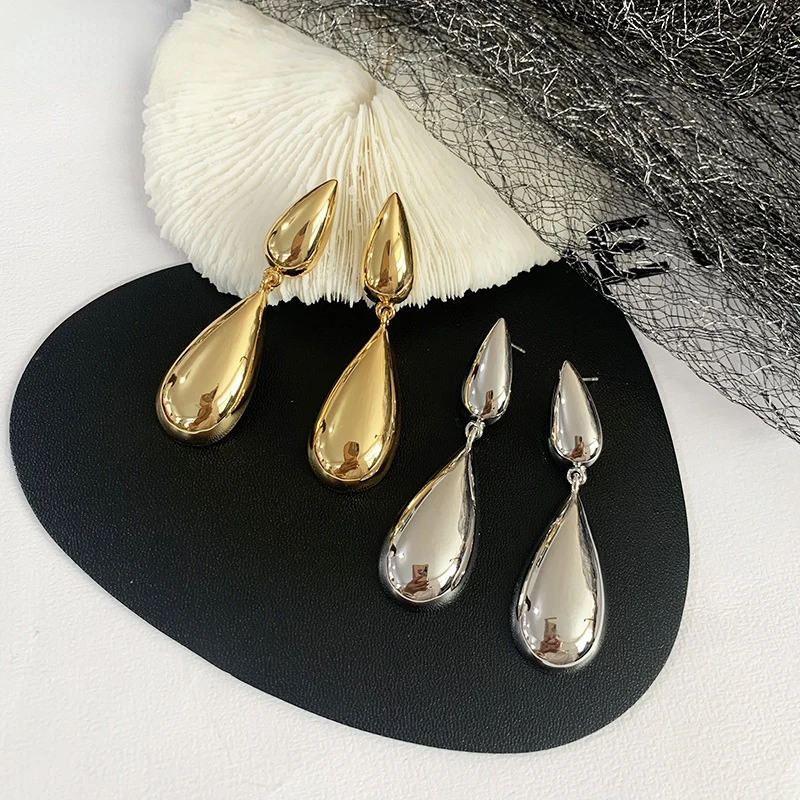Modern Jewelry Teardrop Earrings Hot Sale Popular Style Shiny Smooth Surface Golden Silvery Plated Women Earrings For Party Gift
Modern Jewelry Teardrop Earrings Hot Sale Popular Style Shiny Smooth Surface Golden Silvery Plated Women Earrings For Party Gift