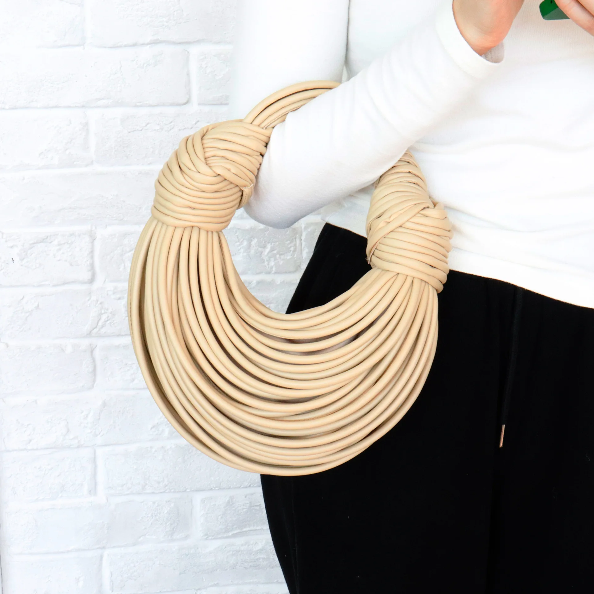 Noodle design Women bag New fashion handbag hand-woven rope braided knot bread Shoulder bag 01-GN-stbzst
Noodle design Women bag New fashion handbag hand-woven rope braided knot bread Shoulder bag 01-GN-stbzst