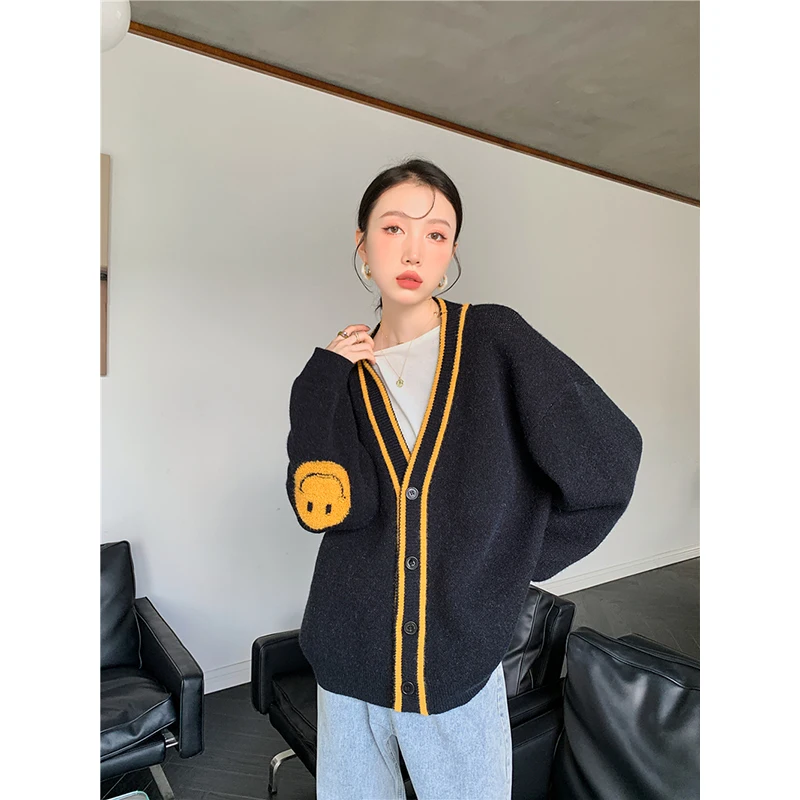 Women's Vintage Black Knitting Sweater Lace Smiley V Neck Long Sleeves Cardigan Casual Korean Fashion Baggy Ladies Tops Autumn
Women's Vintage Black Knitting Sweater Lace Smiley V Neck Long Sleeves Cardigan Casual Korean Fashion Baggy Ladies Tops Autumn