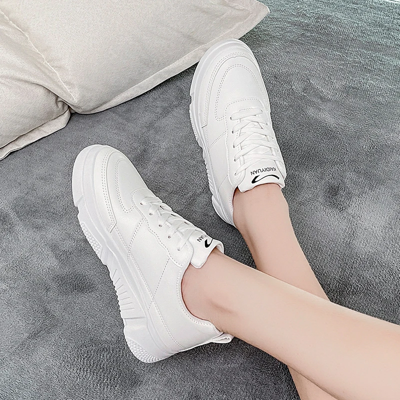 2022 New Fashion Women's Shoes Versatile Board Shoes Casual Solid Women's Sneakers Small White Shoes Thick Soled Running Shoes
2022 New Fashion Women's Shoes Versatile Board Shoes Casual Solid Women's Sneakers Small White Shoes Thick Soled Running Shoes