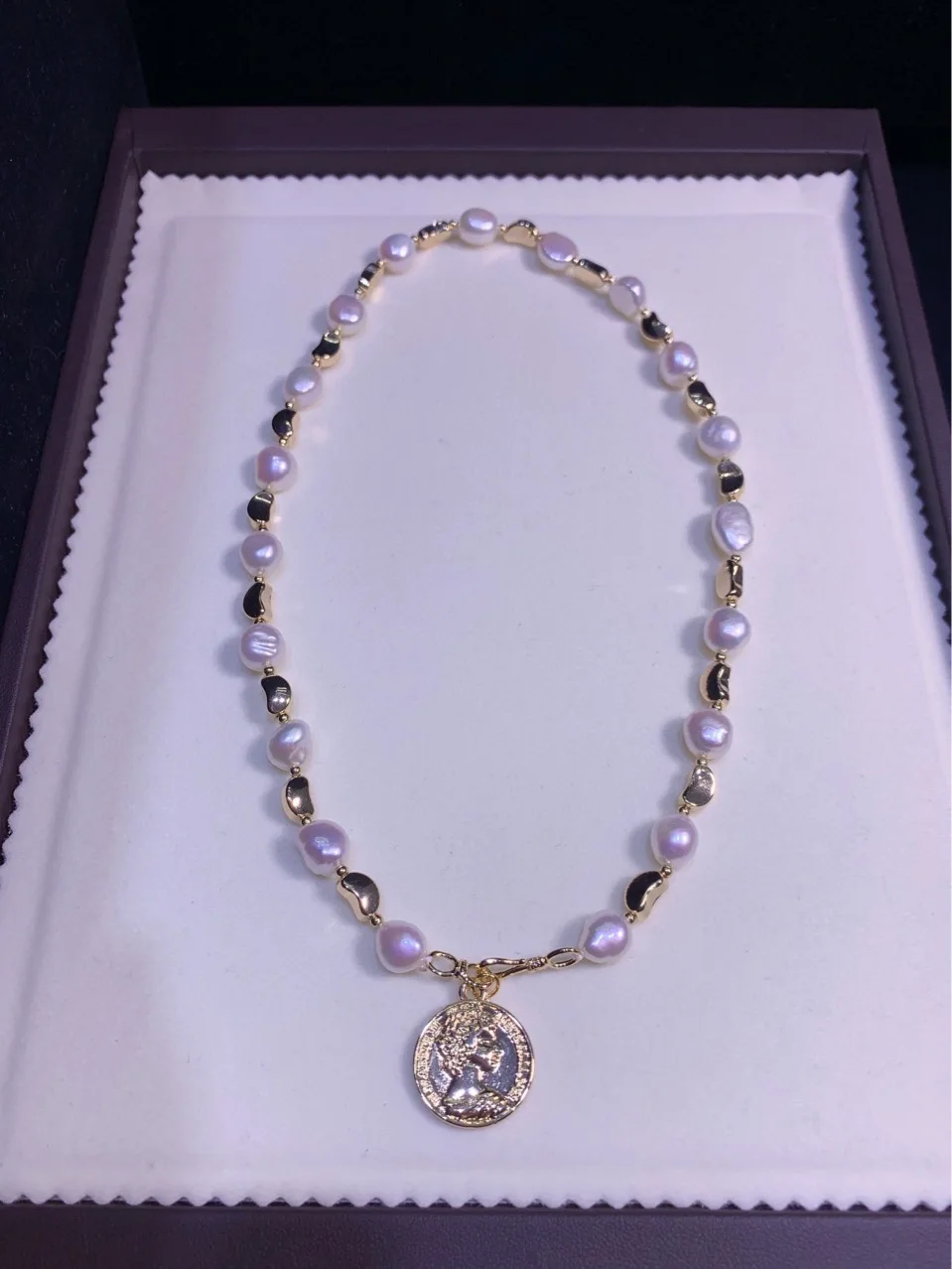 Freshwater shaped baroque freshwater pearl necklace three-dimensional relief gold jewelry female element
Freshwater shaped baroque freshwater pearl necklace three-dimensional relief gold jewelry female element