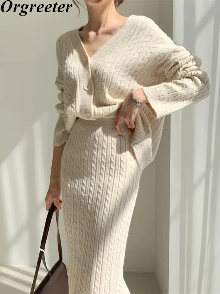 Korean Fashion Fall Winter Temperament V-neck Twist pattern Knitted Cardigan Sweater + High waist Skirt Two-piece Sets Women
Korean Fashion Fall Winter Temperament V-neck Twist pattern Knitted Cardigan Sweater + High waist Skirt Two-piece Sets Women