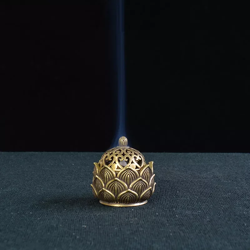 Retro Copper Small Lotus Pocket Hollow Out Incense Stick Burner Brass Incense Holder with Cover Sandalwood Cense Home Decoration
Retro Copper Small Lotus Pocket Hollow Out Incense Stick Burner Brass Incense Holder with Cover Sandalwood Cense Home Decoration